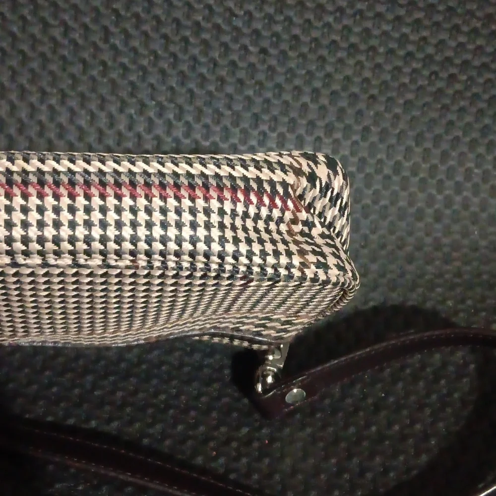 Lauren Ralph Lauren Black & Cream Houndstooth Shoulder Bag with Red Accents - Picture 5 of 6